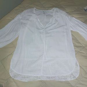 Lightweight White Cotton V-Neck Lace Top